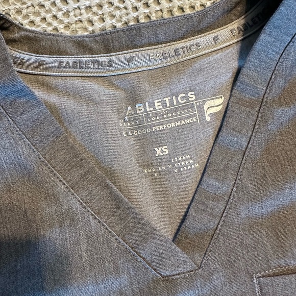 Fabletics Scrub Set - Picture 3 of 6